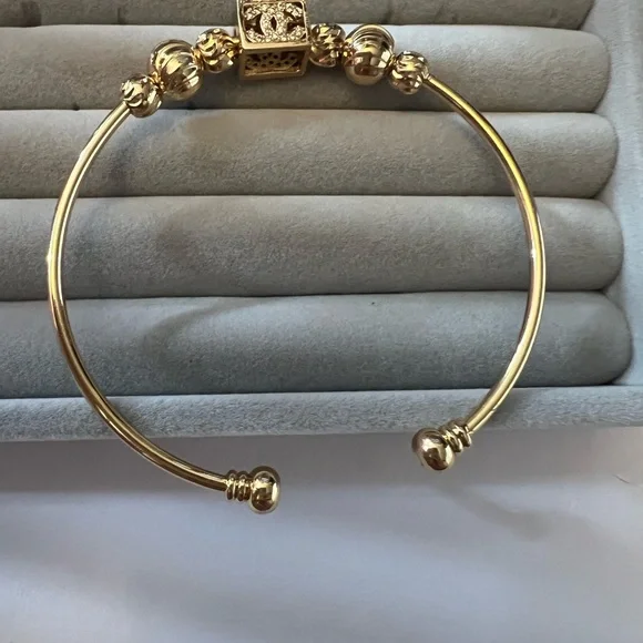 Pretty bangle gold tone with crystal - Picture 3 of 3
